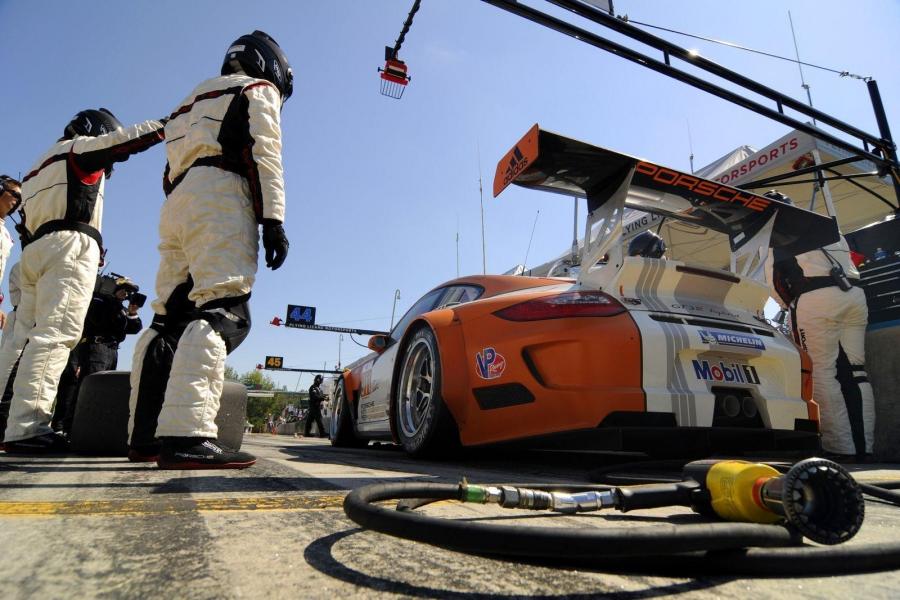  Porsche 911 GT3 R Hybrid 2010 года  (фото 2 из 36)
